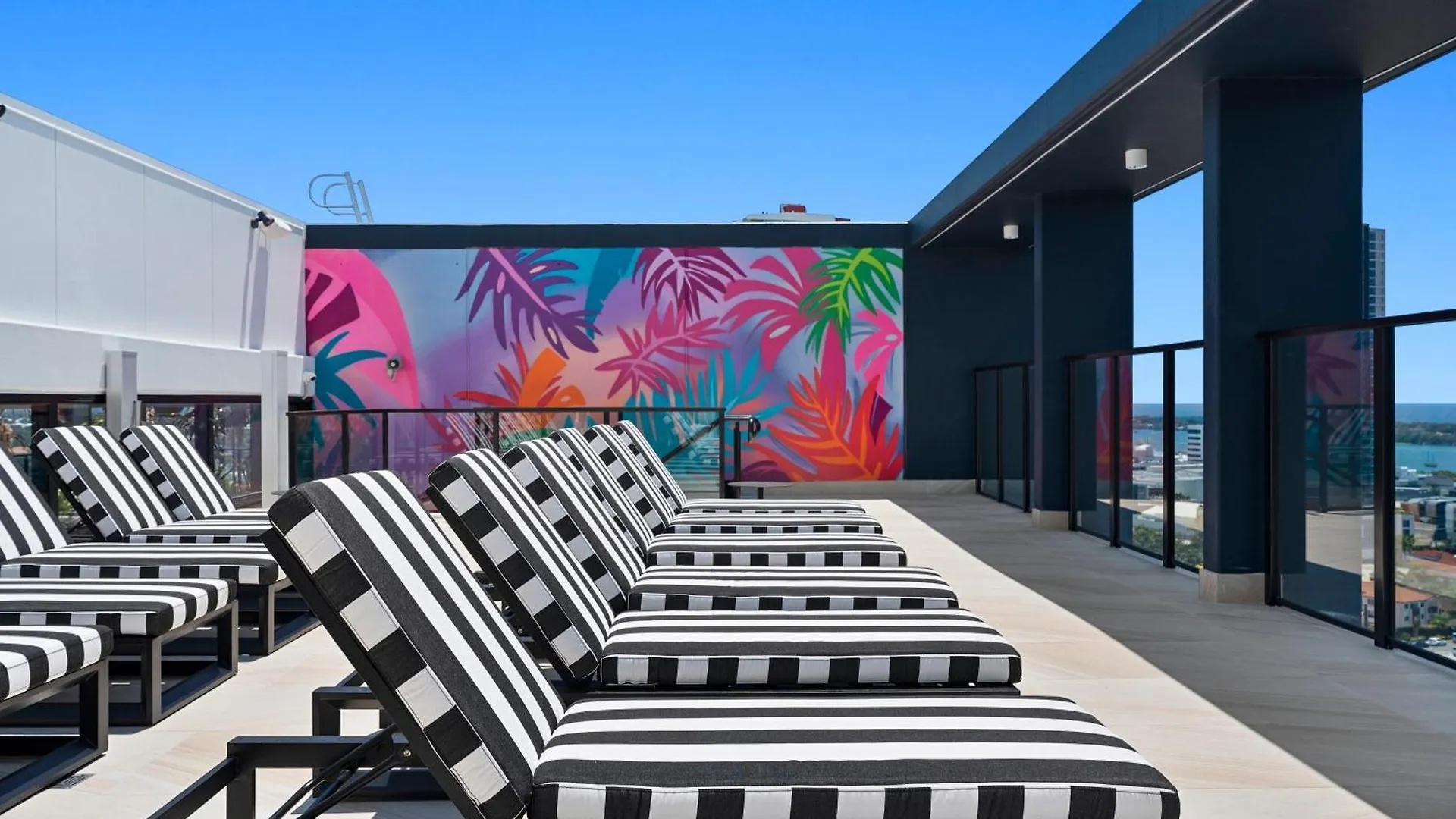 Tryp By Wyndham Southport Gold Coast Hotel Apartments 4*,
